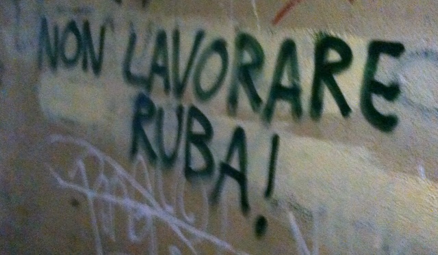 Non lavorare, ruba